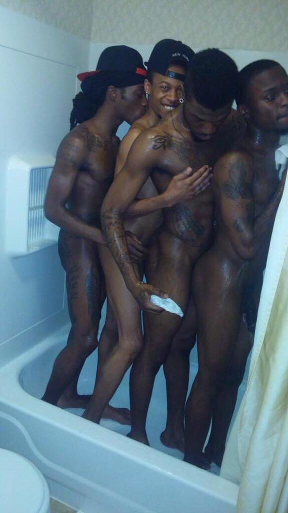 thebipage:  I wish I had friends like this