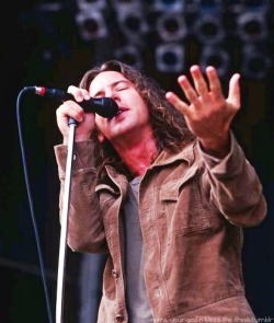 name-your-god-n-bleed-the-freak:  Eddie Vedder.