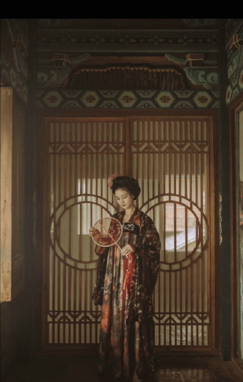 changan-moon:Traditional Chinese hanfu photography | Tang dynasty princess 太平公主 by 姬小妖