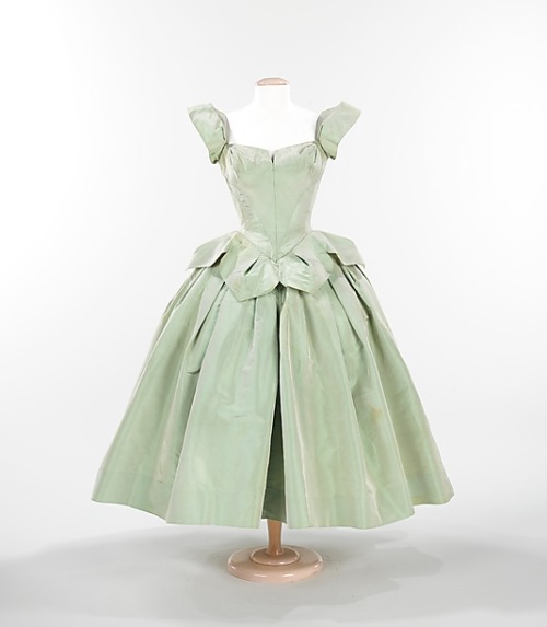 omgthatdress: &ldquo;Petal&rdquo; Charles James, 1951 The Metropolitan Museum of Art