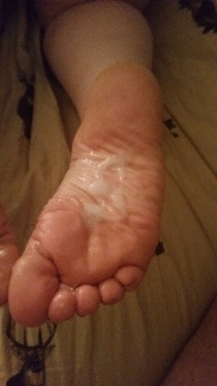 kevinamy9:  Foojob with a good ending love cumming on my wifes sexy feet 