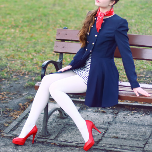 razumichin2:Ariadna in white tights and red pumps