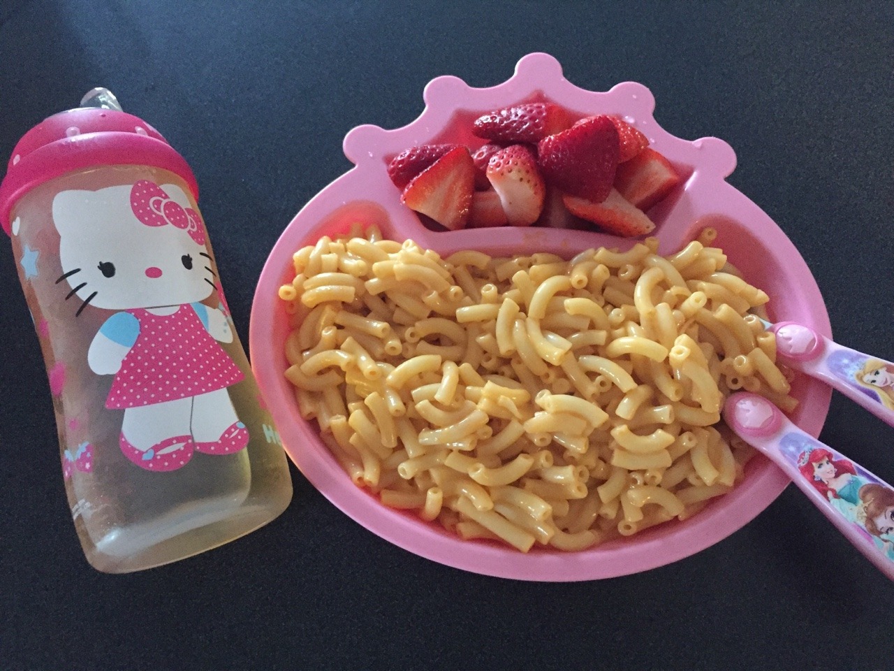 daddysbabygirly:lunch time for this lil girl consisted of strawberries, (lots of)