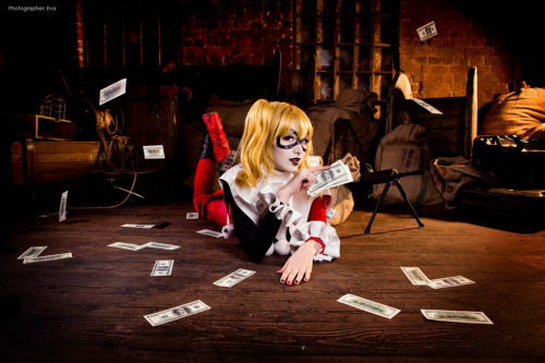 cosplayblog:  Submission Weekend! Harley Quinn from DC Universe  Cosplayer & Submitter: Mari Evans [TM / DA / FB / WO]Photographer: Eva  