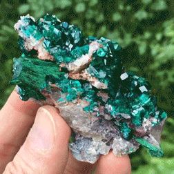 Snotstim: ✧✧ ⁞ Dioptase/Malachite On Quartz! 