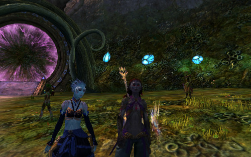 ivyeyed:My Sylvari (post total makeover kit) and timemachineyeah‘s Sylvari spending some time in the