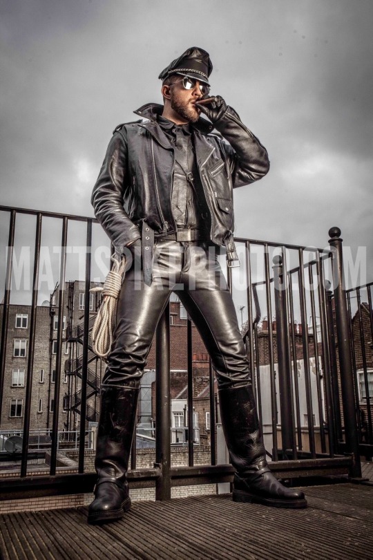 Leather Crew: Photo