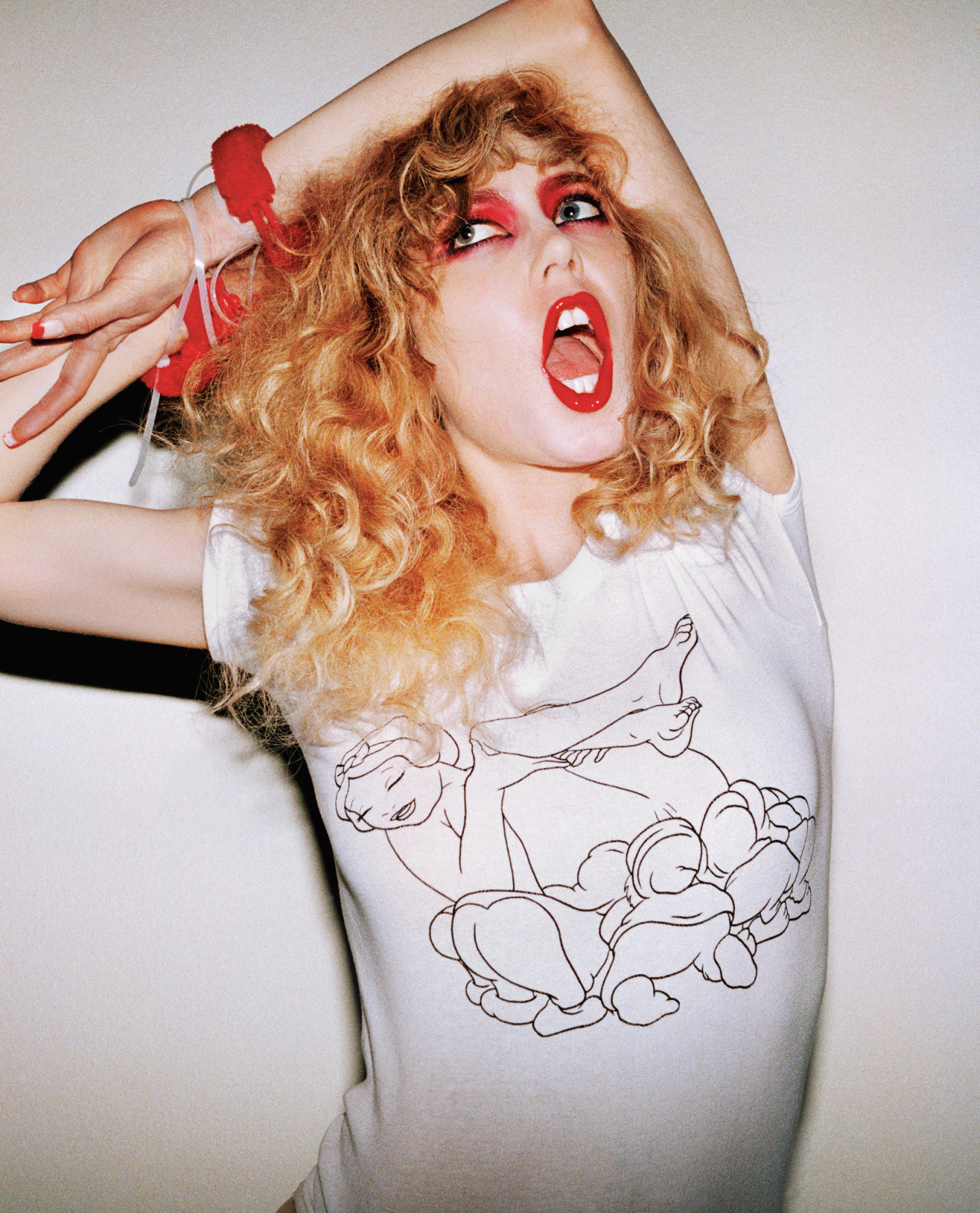 actuallyhuizenga:ACTUALLY experiencing a Feast of Snow  Where can I get that shirt?
