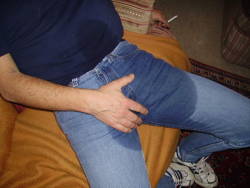 wetjeans6:  Pissing tight jeansbulge while