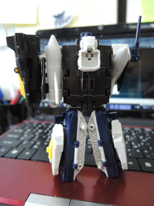 Kabaya Overlord!!!! 8D Just got it this morning. Took some fast snaps during lunch break. He is 12cm