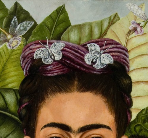 kradhe:Frida Kahlo, Autorretrato con collar de espinas, 1940 (detalle)