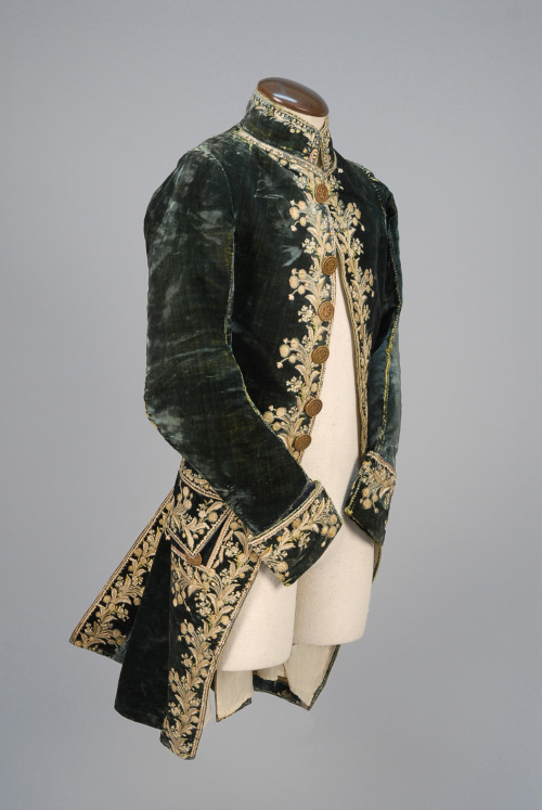 18thcenturyfop:EMBROIDERED VELVET COURT COAT, 1770 - 1790.Photos used with permission from Whitaker 