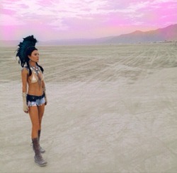 racethewind10:  kwieduwilt:  Fangirls delight…  great….sunset   Jaime at Burning Man?  AND I FUCKING MISSED IT?!!  ugh&hellip;