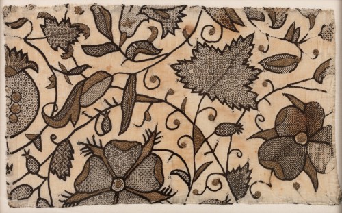 heaveninawildflower:Fragment of Blackwork (British, circa 1590). Silk and gilt-metal-wrapped thread 