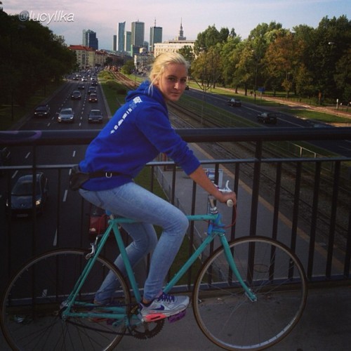 we-like-bikes-and-girls: fixiegirls:  by @lucyllka #fixie #fixiegirl #fixedgear #fixedgeargirl  Emai