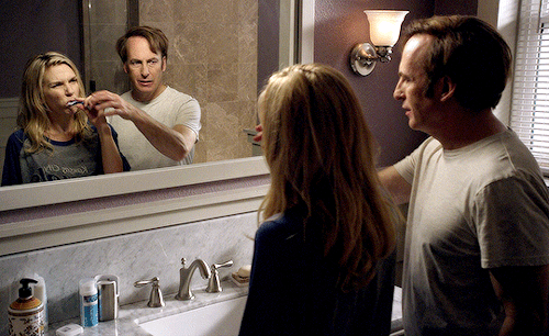 kendalroys:  “wait till you see what I floss with.” better call saul 2.01 “switch”