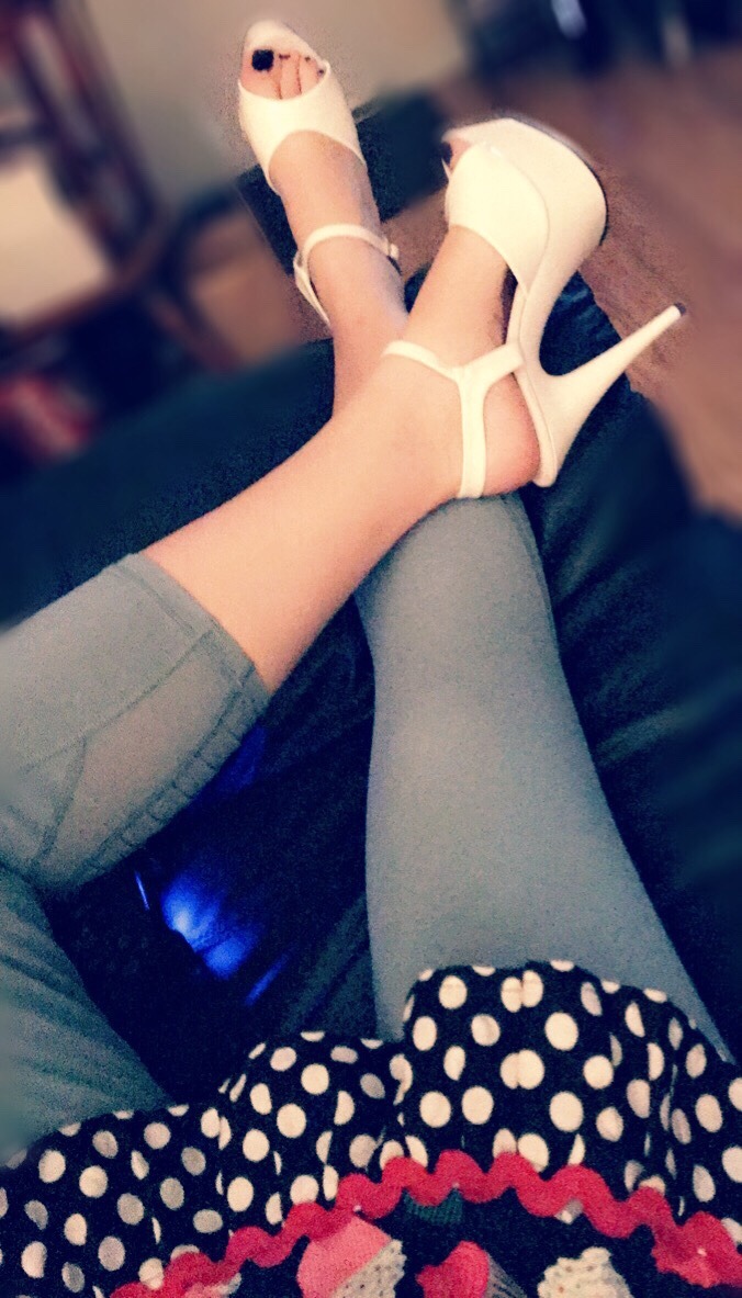 harleyqnpuddin:A relaxing Friday night after cooking dinner for Boss ❤️Harley