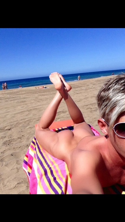 highenergy10: twinkleboii: Gay Beach Maspalomas puuuuuuurrrrrrrrect ass,,wow  I want to be on that b