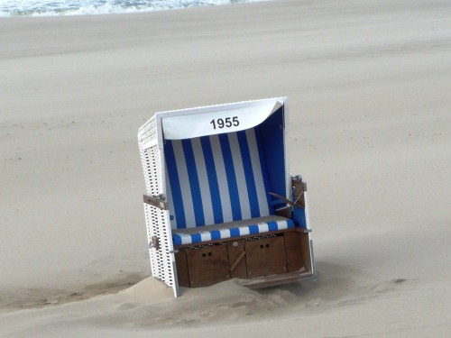 tinamotta:  Fonte : www.pixabay.com - beach chair.via tinamotta.tumblr.com