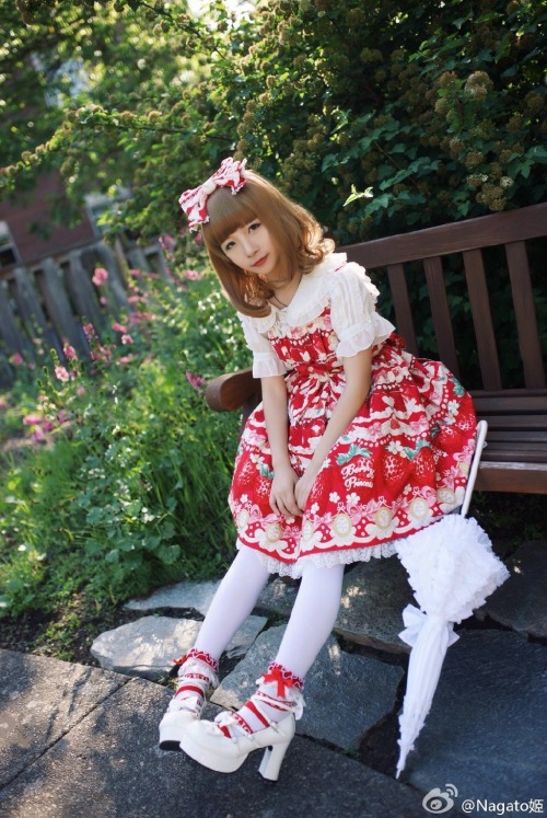 frederica1995: Source  I really want a strawberry dress.