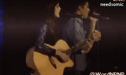 livrepraviversomic:  SOMIC, SÓ AMANHÃ, SP 21.04.2013 !!! - Ele pegando na cintura