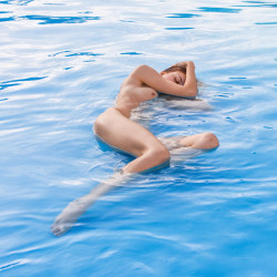 500pxpopularnude:Aqua by ASTF , via http://ift.tt/1mXv27E