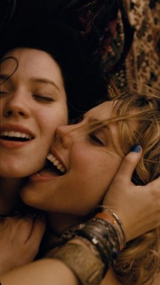 the-inspired-lesbian:  Love &amp; Lesbians 🌈