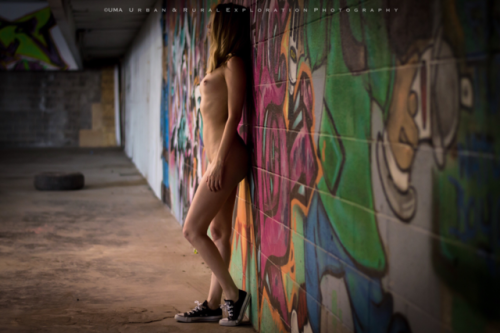 undress-me-anywhere:  An empty Picasso’s paint and body shop, Fort Worth, Tx