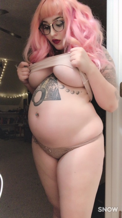 fatty–kitten:  scarybabe:   I’m pretty sure I’ve never been this stuffed before… heck!   support this squish: www.patreon.com/reiinapop 💋 www.clips4sale.com/reiinapop   Literal goddess ❤️ 