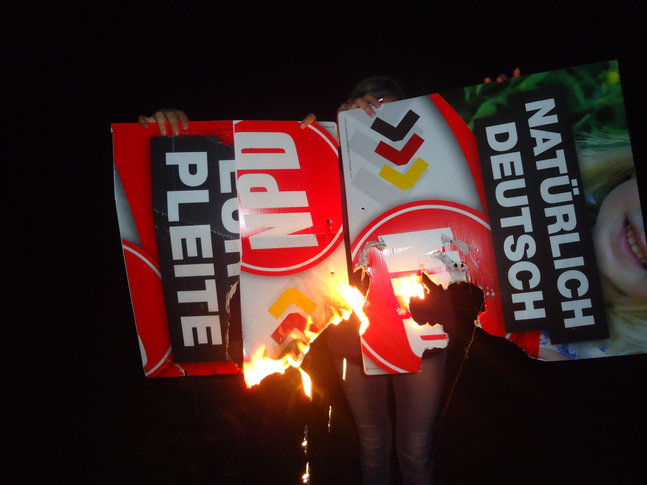 heimatlosundeinfachfrei:  And it burns, burns, burns! 