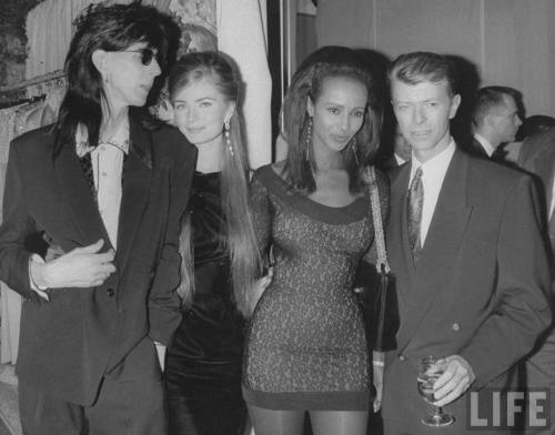 electronicsquid:Ric Ocasek, Paulina Porizkova, Iman, and David Bowie(1990)