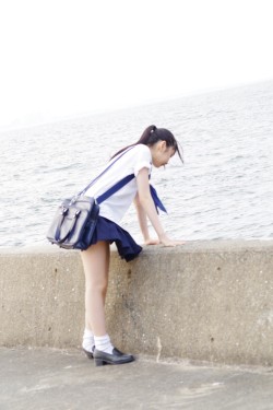 Mos-Rin:  井上由莉耶  -  Google+ こんばんは(∩❛ڡ❛∩)制服寄り道コレクション第8回夏の登校日特別バージョン♪海は気持ちが良いですね！٩꒰ಂ❛