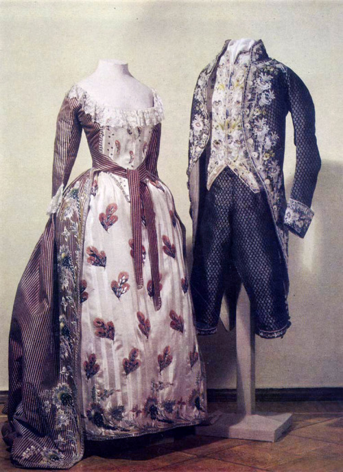 isolationary:jeannepompadour:Court dress of Empress Maria Feodorovna of Russia, 1780sSERIOUSLY Y’ALL
