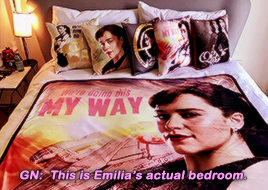 thronescastdaily:Emilia Clarke describes her bedroom decor on The Graham Norton Show.