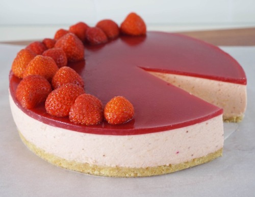 swankydesserts - Strawberry Mousse Cake with Fresh Jello Topping