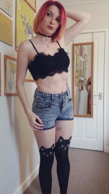 kitty-in-training:  Summer needs to hurry up as this is now my new favourite outfit.