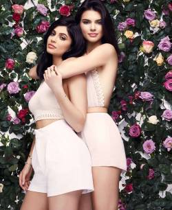 dra90nr1d3rtwo:   Kendall and Kylie Jenner