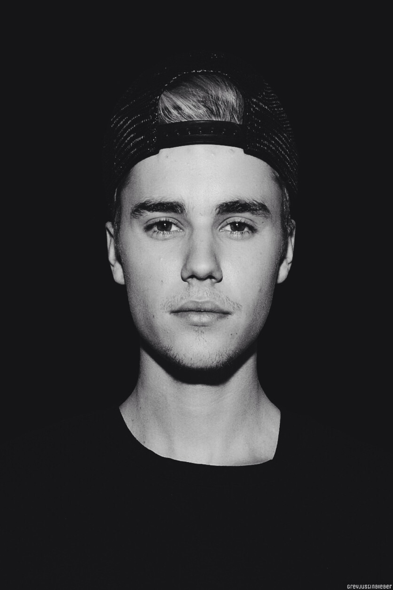 JUSTIN BIEBER
