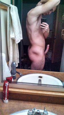 brodays:  Hot Self Pic Studs! Hundreds Of Dudes Added Daily! http://brodays.tumblr.com/