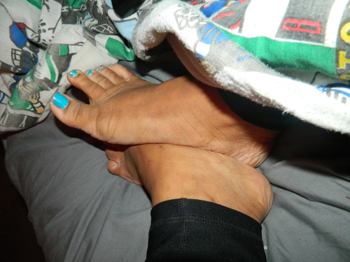 paperfag:  someone requested feet photos so here they are, lol