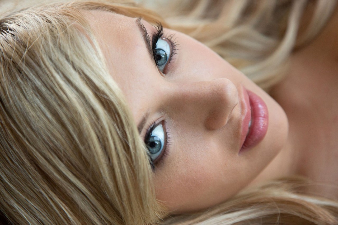 stunninginkedbabes:  Source:Emma Mae In Stockingsstunninginkedbabes