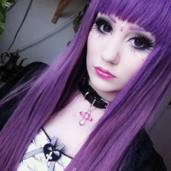 mashyumaro:  Face ~ Choker and heart pin from creepylittlegirl.storenvy.com ♡ 