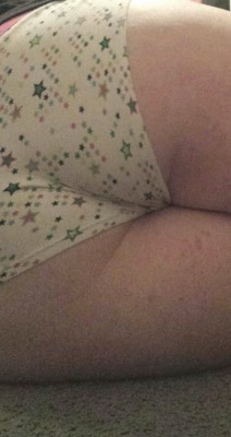 bbwsrock:  desires-of-a-twenty-something:  As a few have requested, pics of my ass/thighs. ;)   WHAT A TASTY PERFECTLY SHAPED ASS!!