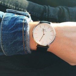 jamjars:  completely in love with this watch from @danielwellingtonwatches ⌚️ you can get 15% off using code: jamieryandee 😇 (at http://danielwellington.com) 