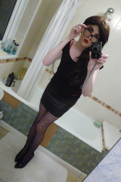 lucy-cd:  More Pictures! Thought I’d try a slightly gothic look and see how it looks, I think it looks good. Hope you like <3 
