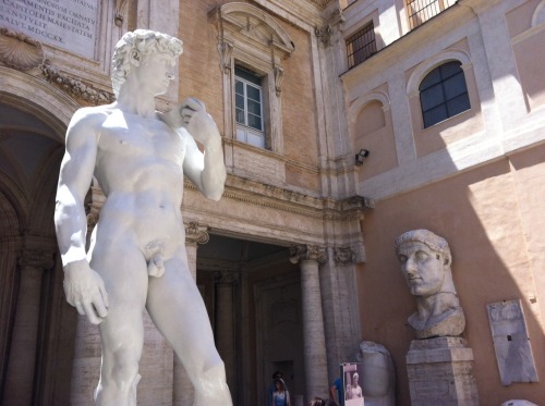 wtfarthistory:Michelangelo’s David (copy) staring down Colossal Statue of Emperor Constantine 