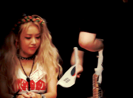 exidorks:  adorable princess yubin showing off her very skillful wink // (x)
