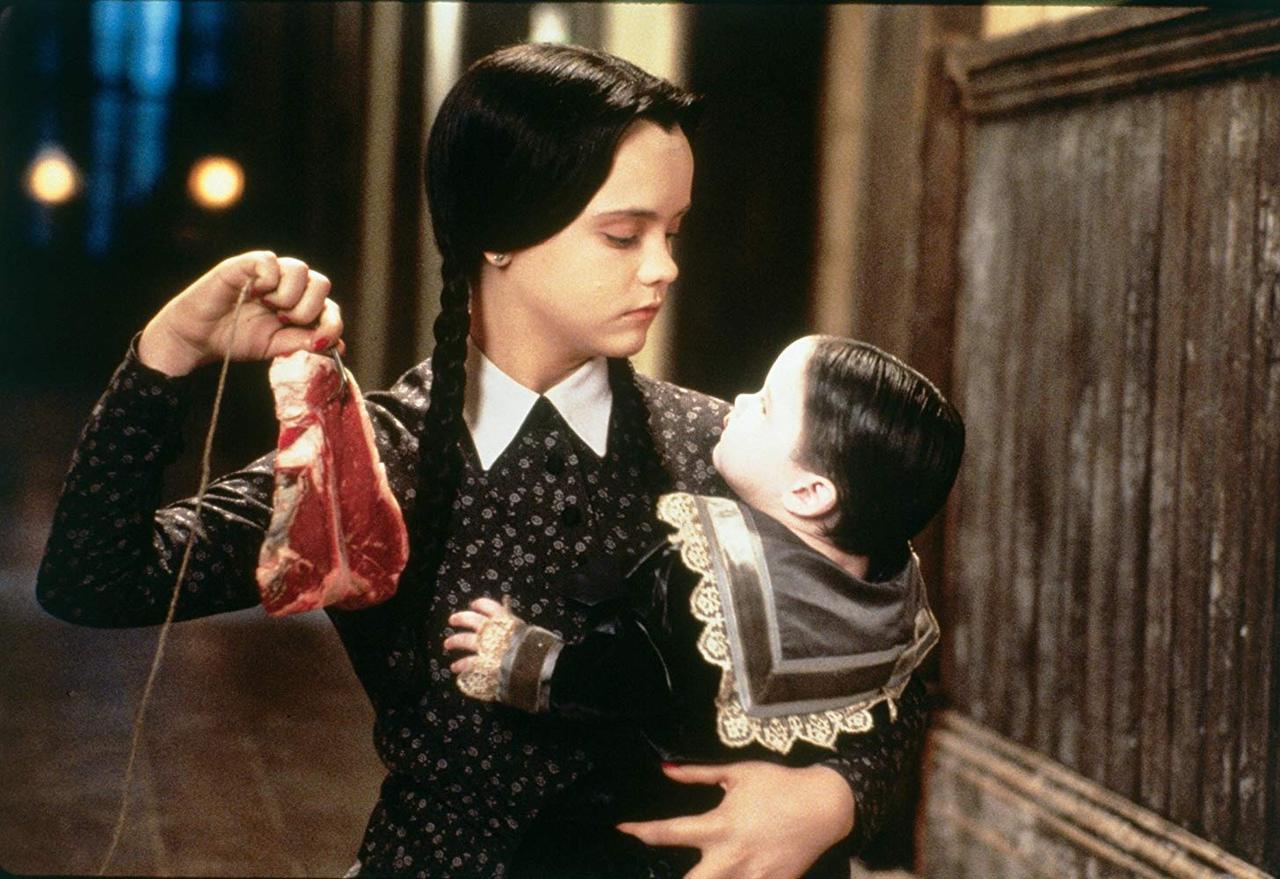 Mercoledì Addams (Christina Ricci) in La famiglia Addams  Addams family, Wednesday  addams costume, Christina ricci