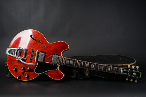  1962 GIBSON ES-335 TD from: https://guitarpoint.de/de/electric/gibson/1962-gibson-es-335-td-cherry-