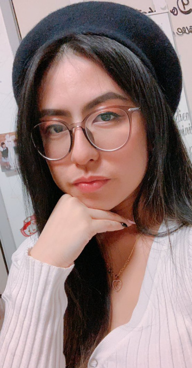 defwang:bitch naneun solo ✨ from these selfies how tall do u guys think i am?